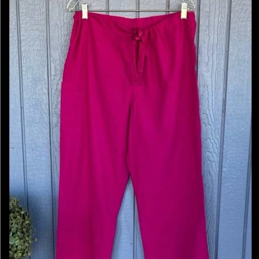 Cherokee WorkWear
Women's Flare Leg
Drawstring Scrub Pants (3) Medium - Picture 4 of 7